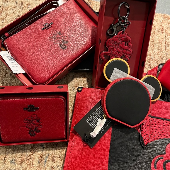 NWT! Coach MM Disney Tote 6 set! Choose the wristlet you want! - Picture 10 of 13